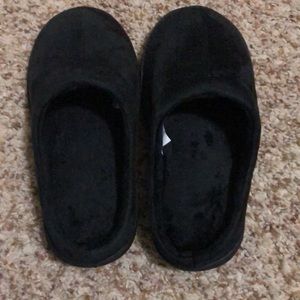 NEW Comfy Classic pair of moccasin slippers